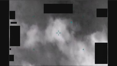 報告者が画面に丸を書き込んだ映像「未確認の小さな熱源」