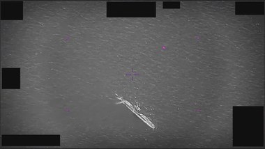 「潜水艦の近くの複数の球状UAP/USO、水中と水上を出入り…